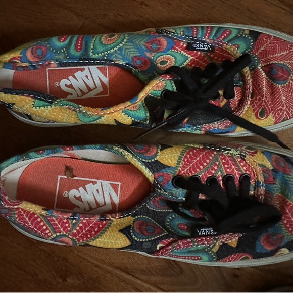 Vans - Picture 1 of 6